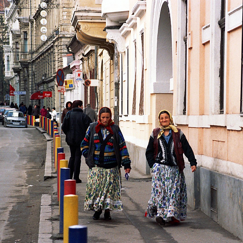 Two_Gypsies_in_Cluj-Napoka,_Romania